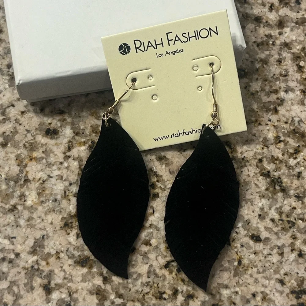 NEW in BOX Bohemia Genuine Leather Leaf Earrings in Black